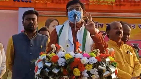 মুখ্যমন্ত্রীর নিশানায় সেচমন্ত্রী