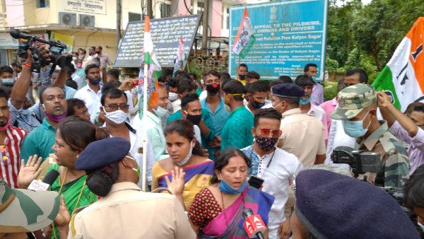 ত্রিপুরায় আক্রান্ত তৃণমূল ত্রিপুরায় আক্রান্ত তৃণমূল