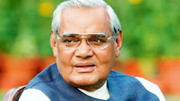 অটলের ধমকেই সংসদে ফিরেছিল নেহরুর ছবি