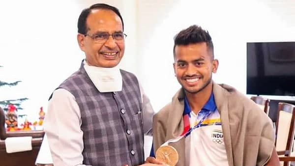 মুখ্যমন্ত্রীর প্রশংসা ও স্বীকৃতি