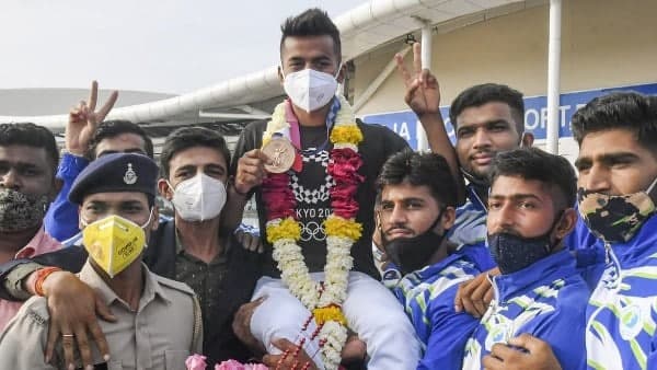 রাজকীয় অভ্যর্থনা