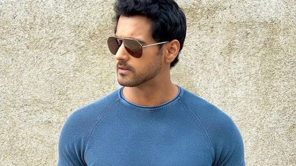 যশের পাশে বসেই বাড়ি ফিরলেন নুসরত যশের পাশে বসেই বাড়ি ফিরলেন নুসরত