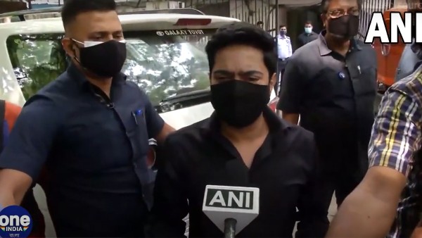 ইডির জেরার মুখোমুখি অভিষেক বন্দ্যোপাধ্যায় ইডির জেরার মুখোমুখি অভিষেক বন্দ্যোপাধ্যায়