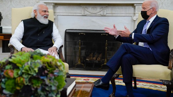 সফরের শেষে হাইভোল্টেজ কূটনৈতিক বৈঠক সফরের শেষে হাইভোল্টেজ কূটনৈতিক বৈঠক