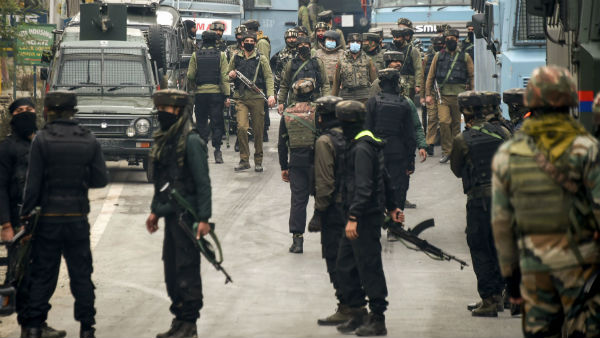 ভারতীয় সেনা আছে তাই কাশ্মীর আফগানিস্তান হয়ে যায়নি! ভারতীয় সেনা আছে তাই কাশ্মীর আফগানিস্তান হয়ে যায়নি!