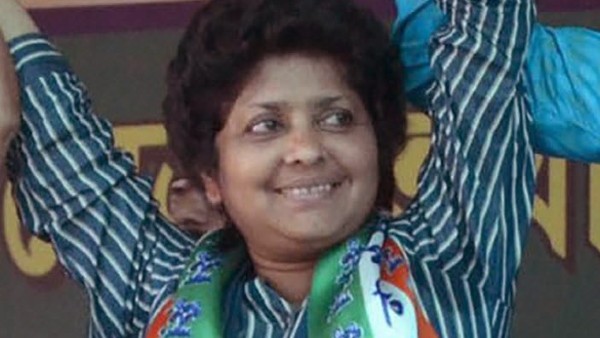 আটকে যাচ্ছিল থিয়েটার আটকে যাচ্ছিল থিয়েটার