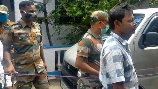 সরকারি সুবিধা নিয়ে ভুয়ো কাগজ তৈরির অভিযোগ সরকারি সুবিধা নিয়ে ভুয়ো কাগজ তৈরির অভিযোগ