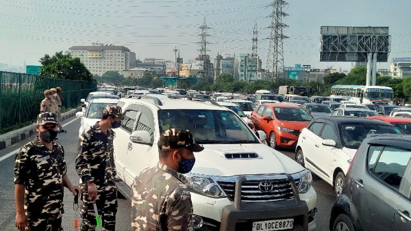 কিছু গুরুত্বপূর্ণ রুটে যান চলাচল ব্যাহত কিছু গুরুত্বপূর্ণ রুটে যান চলাচল ব্যাহত