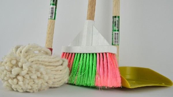 সূর্যাস্তের পর ঘর ঝাড়ু নয়! সূর্যাস্তের পর ঘর ঝাড়ু নয়!