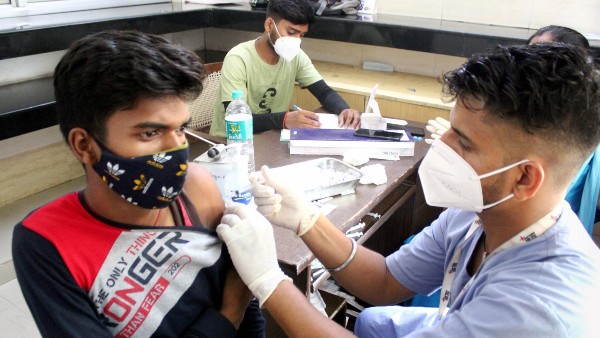  ভারতের থেকে টিকাকরণে এগিয়ে কোন কোন দেশ