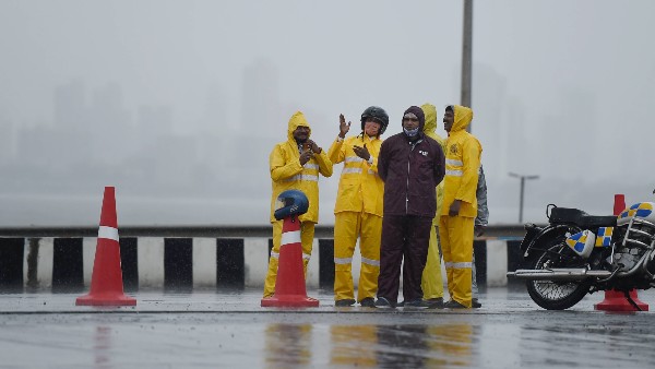 মৎস্যজীবীদের জন্য নিষেধাজ্ঞা মৎস্যজীবীদের জন্য নিষেধাজ্ঞা