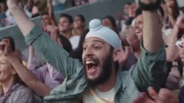 একই প্রেক্ষাপটে চরিত্র পাল্টে ক্যাডবেরি ডেয়ারি মিল্কের নয়া বিজ্ঞাপনী বার্তা, ৯০ দশকের স্মৃতিতে বুঁদ নেট দুনিয়া একই প্রেক্ষাপটে চরিত্র পাল্টে ক্যাডবেরি ডেয়ারি মিল্কের নয়া বিজ্ঞাপনী বার্তা, ৯০ দশকের স্মৃতিতে বুঁদ নেট দুনিয়া