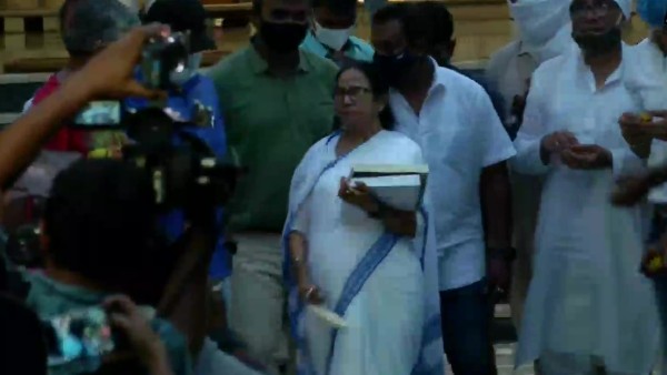ভবানীপুরে প্রচারে মমতা