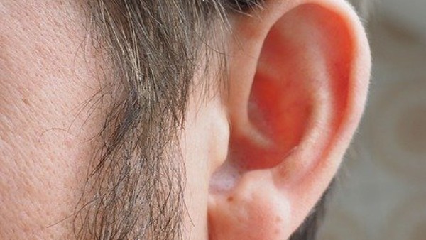 সকালবেলায় কান চুলকানো সকালবেলায় কান চুলকানো