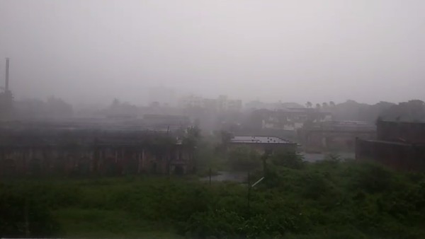 বৃষ্টি শুরু কলকাতা-সহ গাঙ্গেয় পশ্চিমবঙ্গে