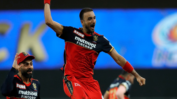 কমলা ও বেগুনি টুপির লড়াই কমলা ও বেগুনি টুপির লড়াই