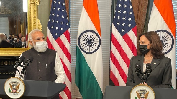 'সুয়ো মোটো'-র ডাক কমলার, নিশানায় পাকিস্তান