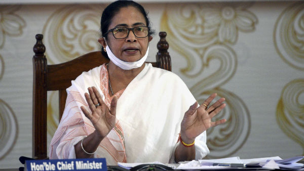 ঘরের মেয়ে হিসেবে মমতা বেশ কয়েক কদম এগিয়ে