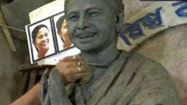 মমতার মুখের আদলে দুর্গা প্রতিমা