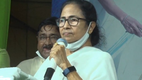 ঈর্ষা করে রোম সফর আটকানো হয়েছে মমতার