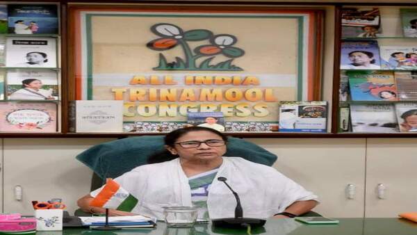 বিরোধী নিশানায় কেন্দ্র বিরোধী নিশানায় কেন্দ্র