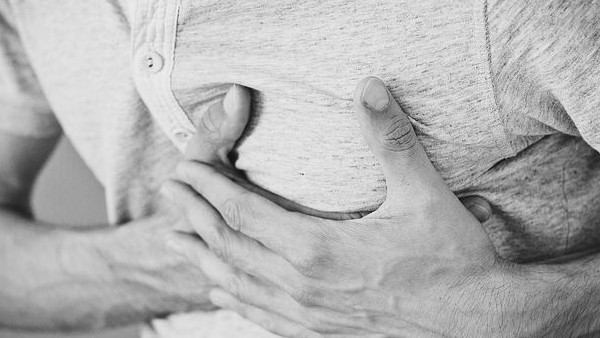 সকালবেলা বুক চুলকানো সকালবেলা বুক চুলকানো