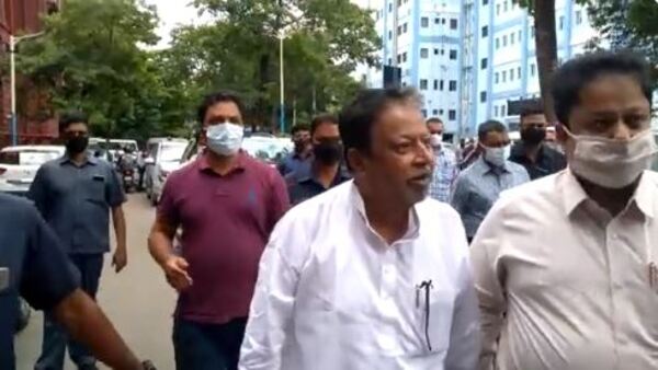 হেঁটে গিয়েই উডবার্ন ওয়ার্ডে ভর্তি