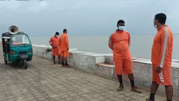 দক্ষিণবঙ্গে ভারী বৃষ্টির সতর্কতা জারি দক্ষিণবঙ্গে ভারী বৃষ্টির সতর্কতা জারি