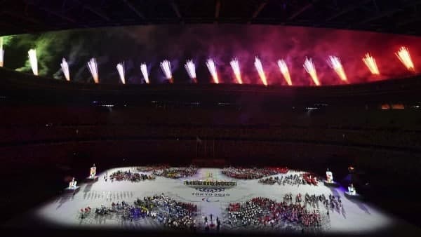 আলোয় আলোকিত সন্ধ্যা আলোয় আলোকিত সন্ধ্যা