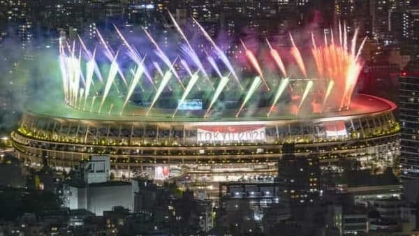 প্যারিসের হাতে পতাকা প্যারিসের হাতে পতাকা