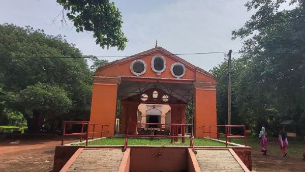 প্রসাদে থাকে মাংস ও খিঁচুড়িও 