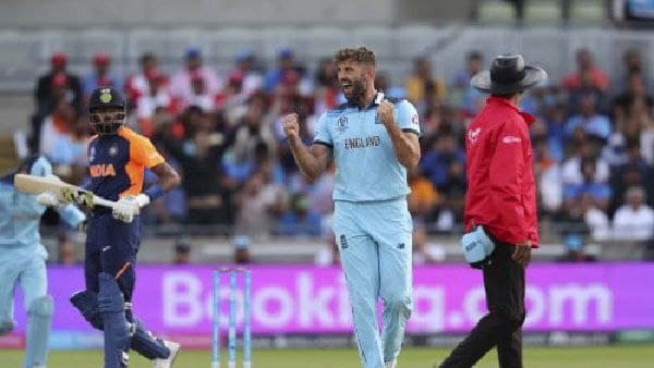 ইংল্যান্ডকে বিদায় জানালেন বিশ্বকাপজয়ী পেসার ইংল্যান্ডকে বিদায় জানালেন বিশ্বকাপজয়ী পেসার