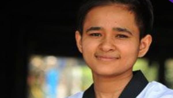 খেলতে নেমে চোট