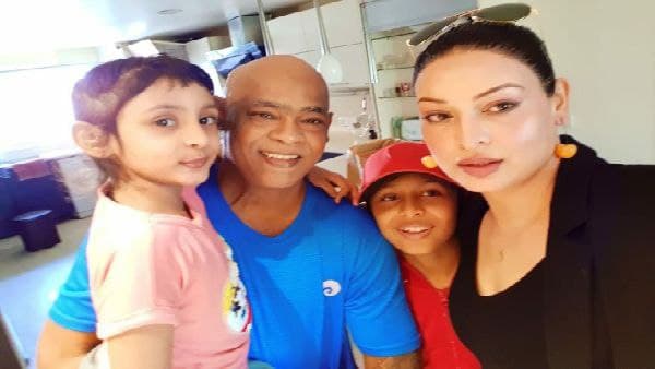 কাম্বলি-নোয়েলা-আন্দ্রেয়া