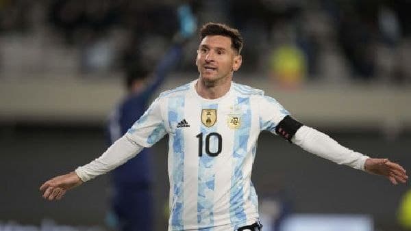 হ্যাটট্রিকে অনন্য হ্যাটট্রিকে অনন্য