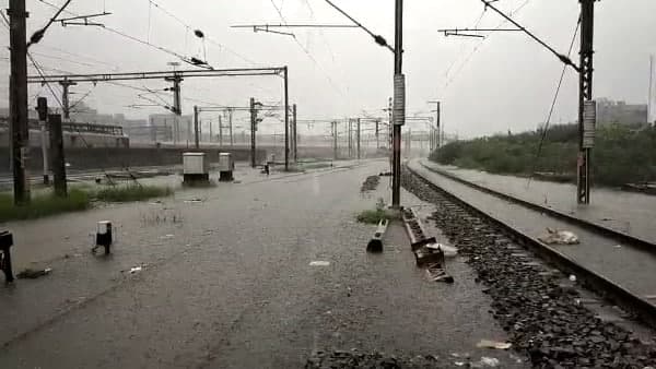 বন্ধ রয়েছে চক্ররেল 