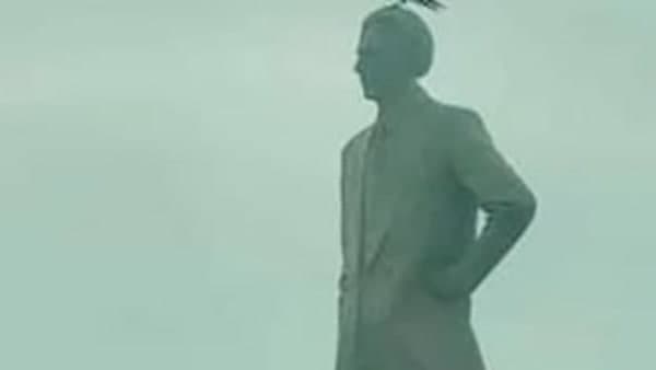 জুনে বসানো হয় মূর্তিটি