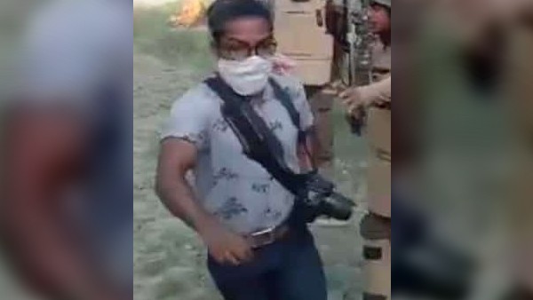 গ্রেফতার ফটোগ্রাফার