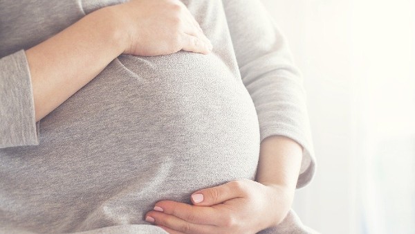 ঘর সাজান গোলাপী রঙে