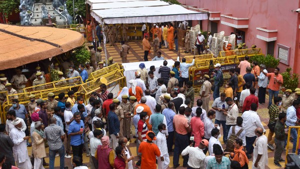 শোনা যাচ্ছে একাধিক জল্পনা শোনা যাচ্ছে একাধিক জল্পনা