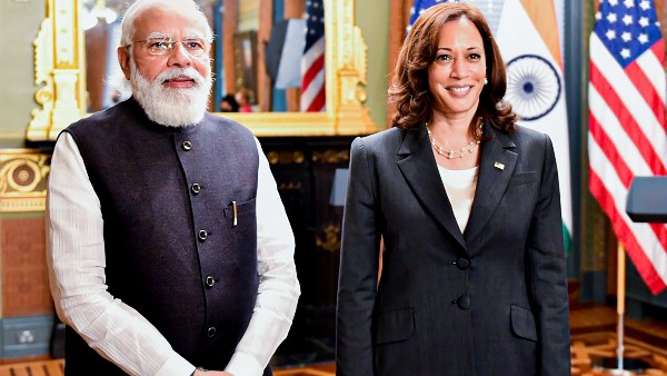 মার্কিন উপরাষ্ট্রপতিকে দুটি উপহার মোদীর