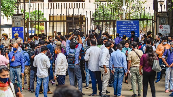 প্রশ্নের মুখে প্রশাসন প্রশ্নের মুখে প্রশাসন