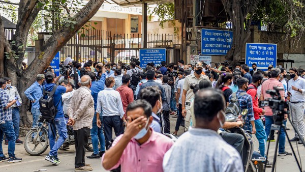 টিল্লু তাজপুরিয়ার সাথে প্রতিদ্বন্দ্বিতা টিল্লু তাজপুরিয়ার সাথে প্রতিদ্বন্দ্বিতা
