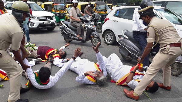 প্রয়োজনে ১০ বছর পর্যন্ত আন্দোলন চালানোর হুঁশিয়ারি প্রয়োজনে ১০ বছর পর্যন্ত আন্দোলন চালানোর হুঁশিয়ারি