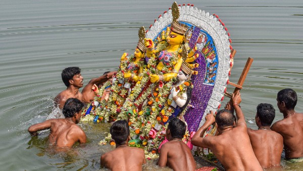 দেবীর বিসর্জনের পর কী কী করণীয়? দেবীর বিসর্জনের পর কী কী করণীয়?