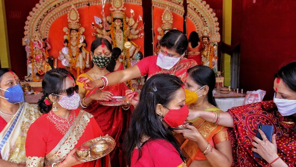 দশমীর সিঁদুর দান দশমীর সিঁদুর দান