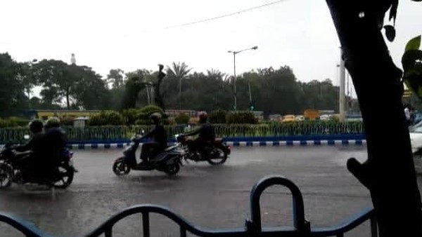 প্রবল বৃষ্টিপাতের সতর্কতা জারি 