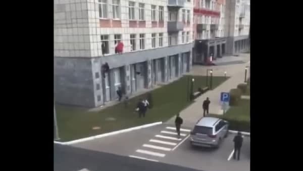 আটক করা হয়েছে বন্দুকবাজকে আটক করা হয়েছে বন্দুকবাজকে