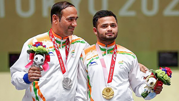 Tokyo Paralympics : শুটিংয়ে রেকর্ড গড়ে সোনা মনীশের, রুপো জয়ে দ্বিতীয় পদক সিংহরাজের Tokyo Paralympics : শুটিংয়ে রেকর্ড গড়ে সোনা মনীশের, রুপো জয়ে দ্বিতীয় পদক সিংহরাজের