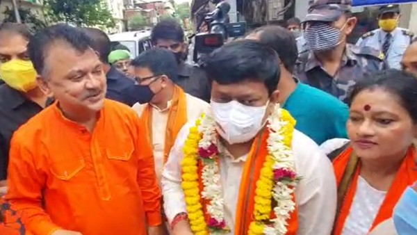 সরকারি প্রকল্পে টাকা লুটের অভিযোগ